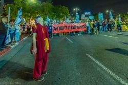 השלט שהניפו המוחים בחיפה נגד נתניהו