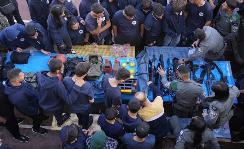 תלמידים לקויי למידה נחשפו לעבודת השוטרים