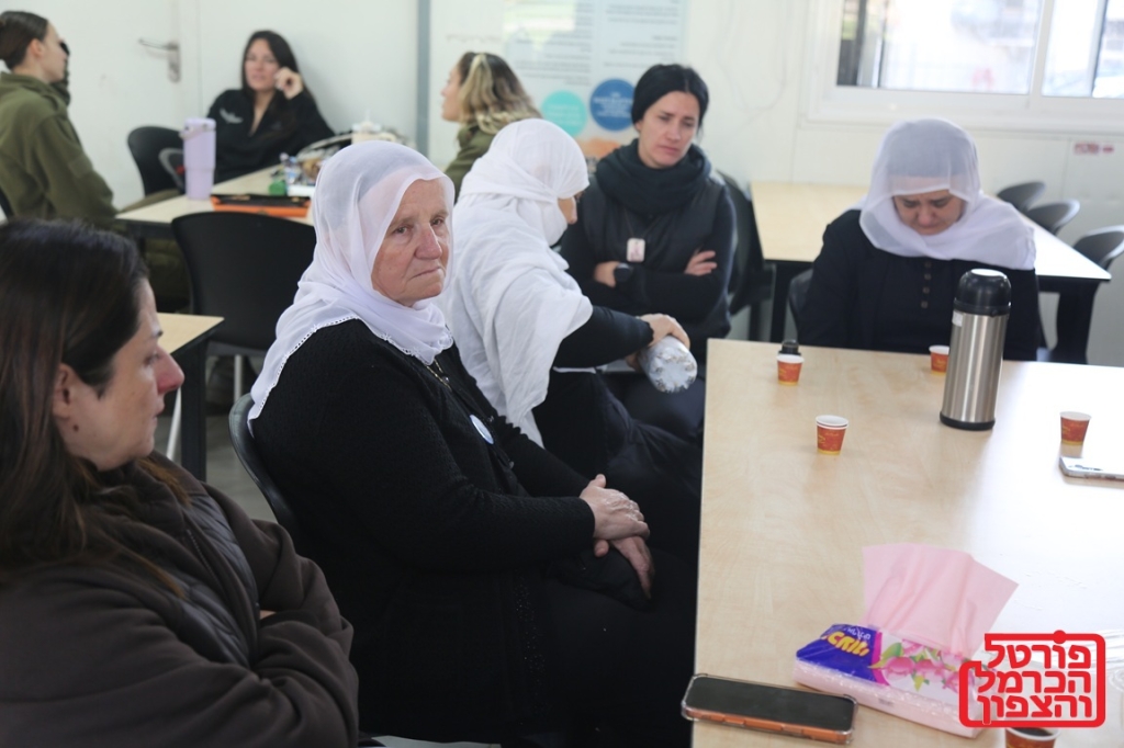אלמנות צה"ל דרוזיות מבשלות לחיילים בבסיס בגולן