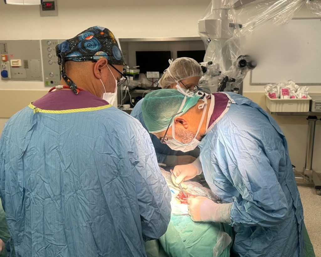 ד"ר ריאד חניפס לראשונה בישראל השתלת מערכת שתל שבלול חכמה