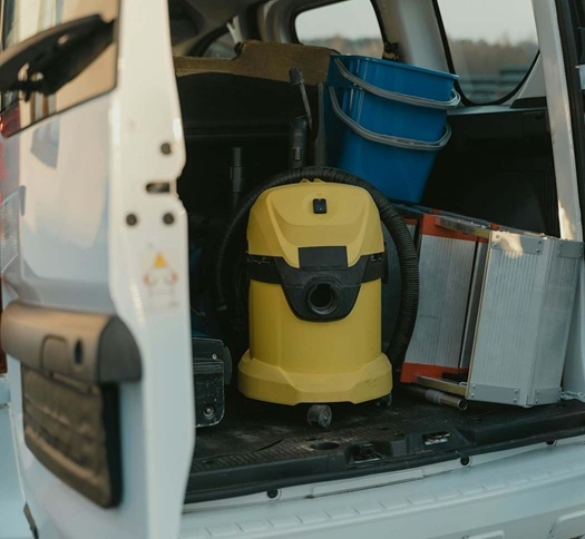 שואב אבק תעשייתי מומלץ לעבודה עם נוזלים וחומרים מסוכנים ומה באמת חשוב לבדוק?