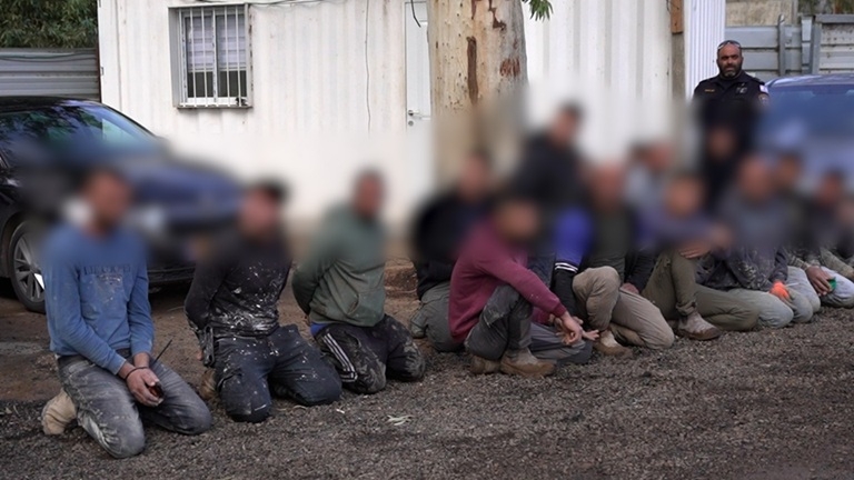 16 שב"חים ושלושה מעסיקיהם נעצרו בפעילות ממוקדת