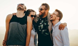 הכוח הפשוט של החיוך למה הפסקנו לצחוק ואיך חוזרים לזה?