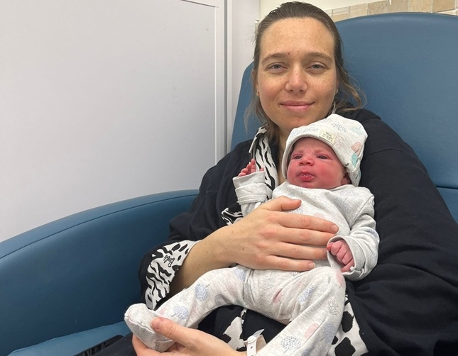 לא יכלה לחכות: התינוקת של השנה החדשה נולדה במיון