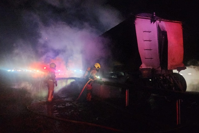 שריפת אופנוע בבניין בנשר ומשאית כביש 2