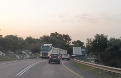 3 פוצעים בהתהפכות רכב בכביש 672