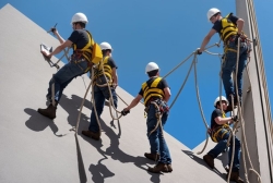 עבודות סנפלינג בגובה עם טופ גובה מה חשוב לבדוק לפני שבוחרים קבלן?