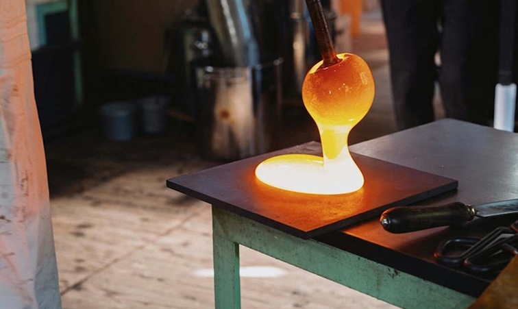 הדפסת תמונה על זכוכית כשעיצוב פוגש עמידות אמיתית