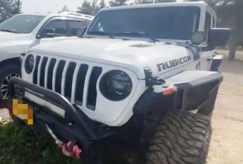 "נתפסו שני אקדחים ורכב ממוגן ירי"