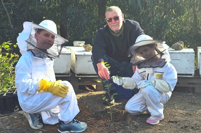 למען הצלת ענף הדבורים הנמצא בסכנת הכחדה