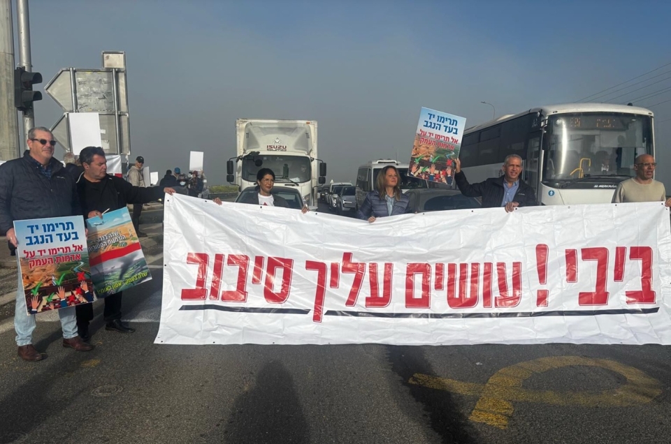 "שני שדות תעופה היא מכבסת מילים"