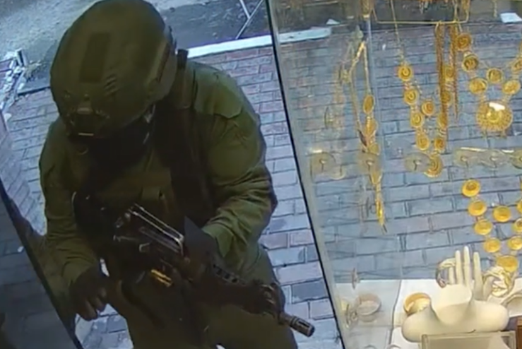 התחזו ללוחמים וביצעו שוד זהב