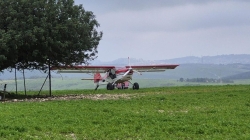 מטוס קל נחת בשדה זרוע בדליה הטייס נקנס