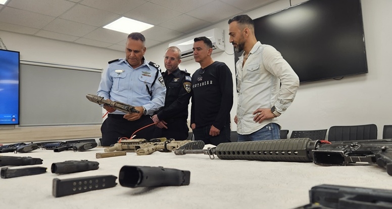 סוכנים סמויים הובילו להפללת עשרות חשודים בסחר באמל"ח