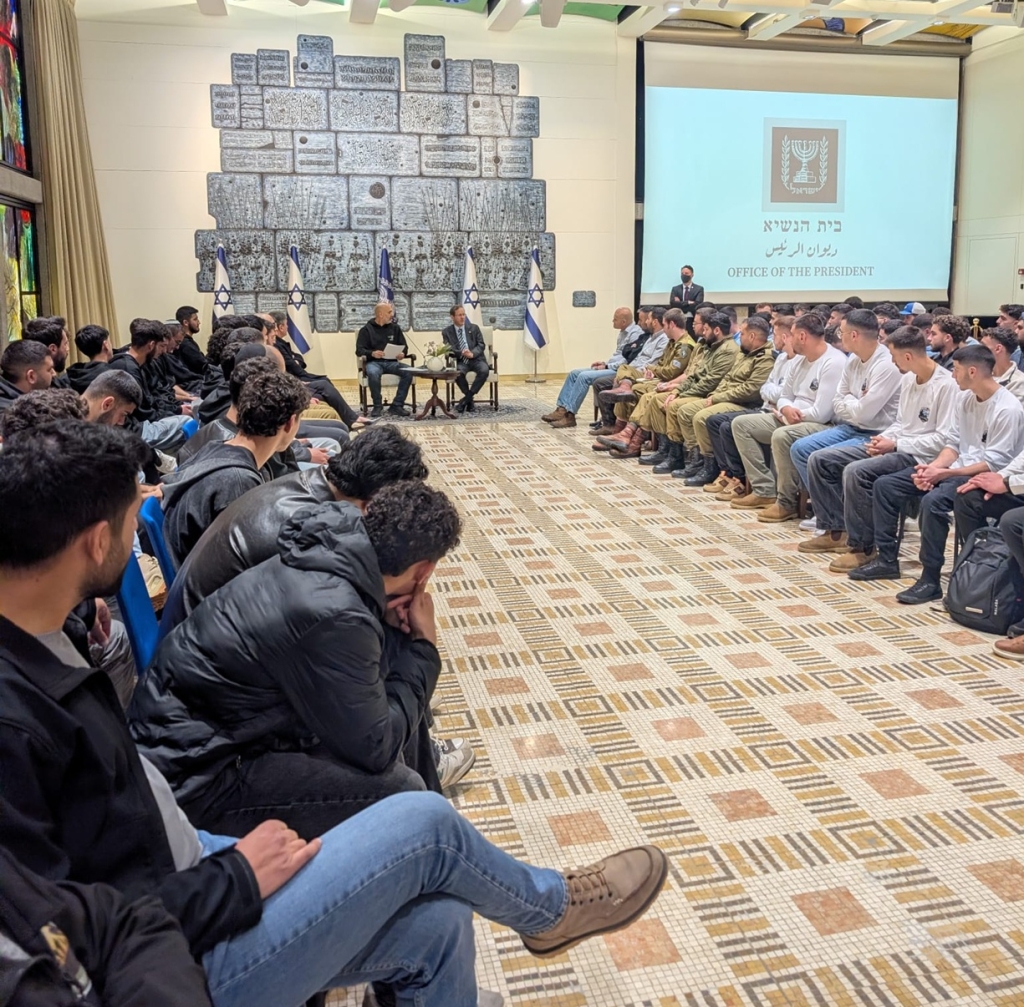 6 תכניות קדם צבאיות דרוזים ויהודים בבית הנשיא