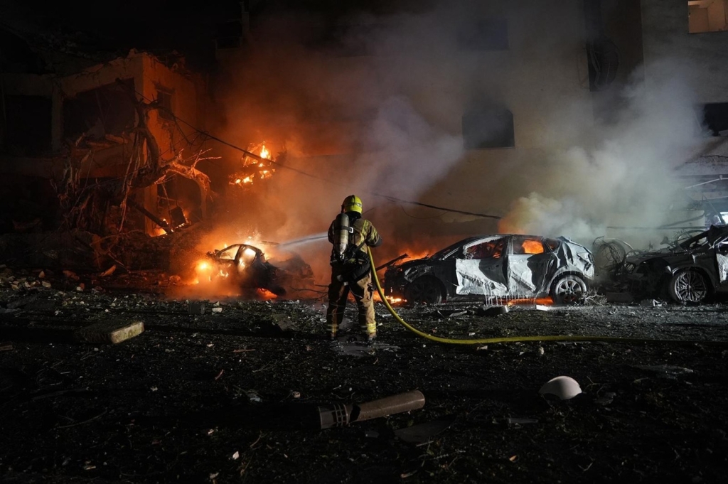 נפתחה מערכה בלבנון