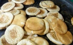 המשטרה עצרה בעל מאפייה מדליה שהעסיק שב