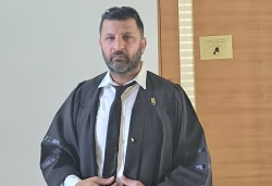 בין אריה שואג לאיום שלא כָּלָה