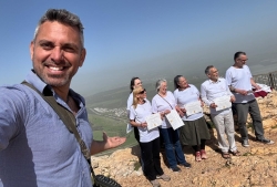 אלפי נוצרים מסייעים ותורמים מיליוני דולרים לתושבי הצפון