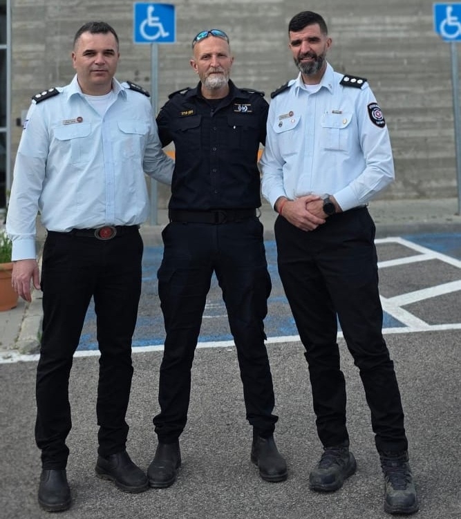 אנשי ההצלה והמשטרה