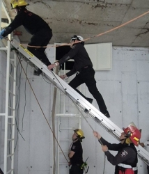 חילוץ מורכב של לכוד מבור מים