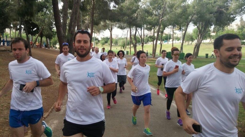 "רצים לזכרם"