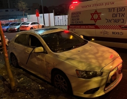 רכב באחד מזירות הנפילה במרכז