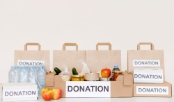 יותר ממעשה טוב כך חסדי נעמי מחברת בין תרומה לתקווה