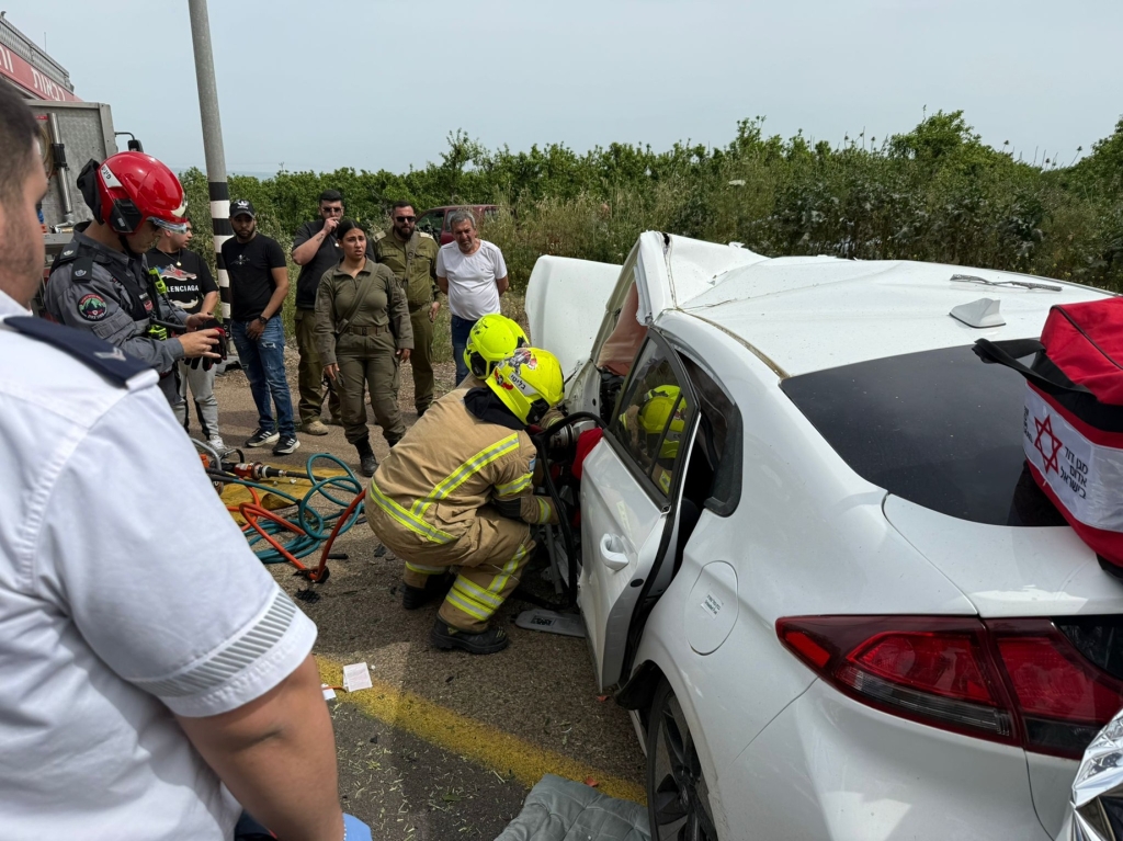 חילוץ לכודה ללא רוח חיים מתאונת דרכים