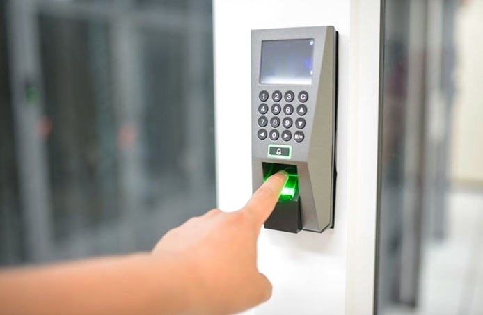 מה חשוב לבדוק לפני שמשדרגים את דלת הכניסה?