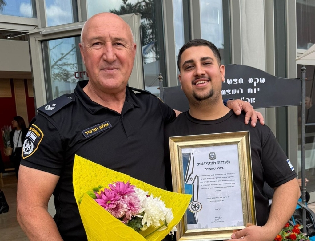 מתנדב שירות לאומי זכה לאות מצטיין אק"ם