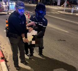 שריקות וקריאות שמחה במהלך טקס יום הזיכרון בעיר לוד