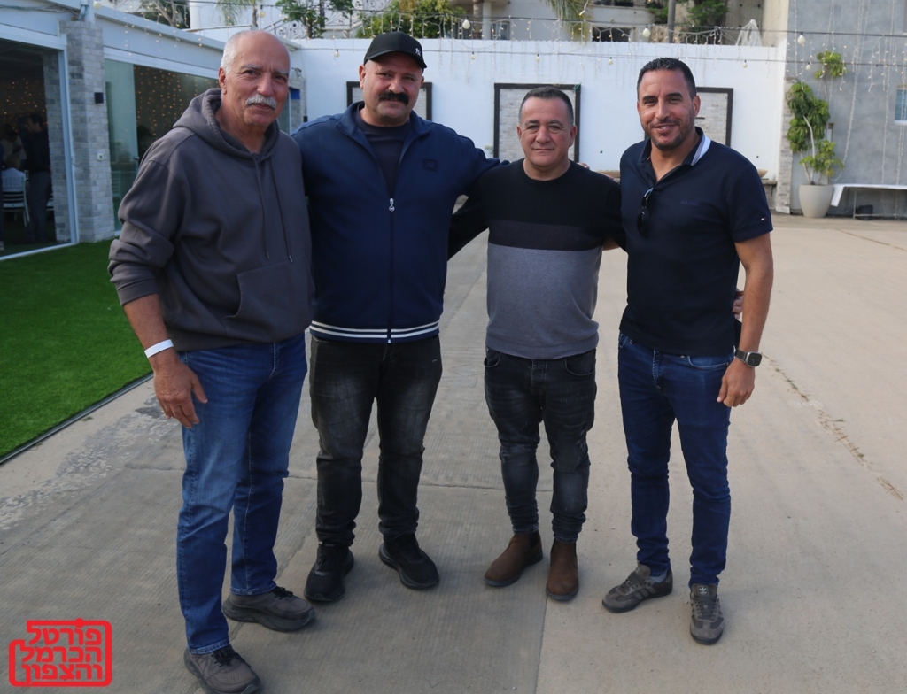 הצעירים שהולכים לכל מקום כדי לעזור