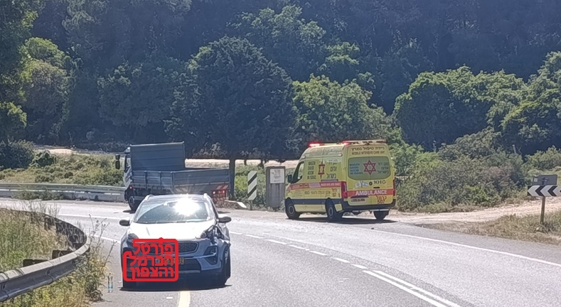 תאונת דרכים בין רכב למשאית בכניסה לדליה