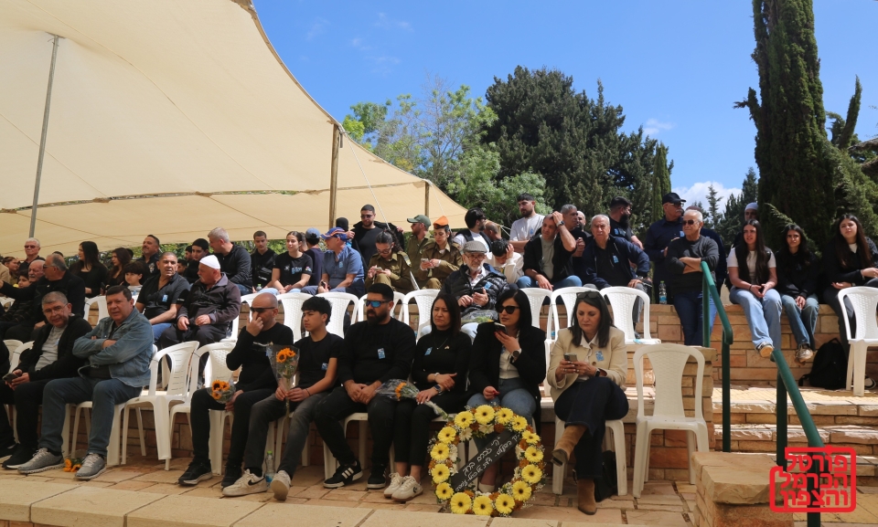 משפחות שכולות בבית העלמין הצבאי