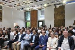 התנהגות שאינה הולמת על רקע גזעני במשרדי הממשלה