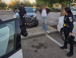 נעצרה חשודה שהובילה רכבים לארגוני הפשע