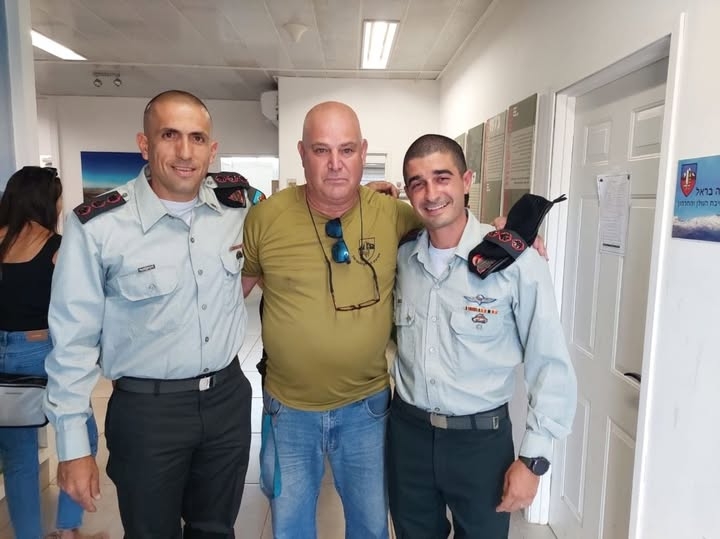 לובנוב בין שני מח"טים