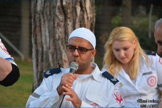 שיח' יונס מריח בטקס סיום  חניכי מד"א