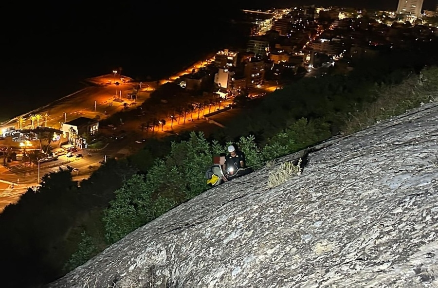 חילוץ אזרח שנתקע על מצוק בחיפה