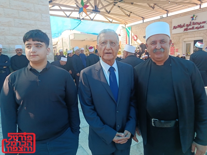 שיח' ח'דר ועו"ד זכי כמאל והנכד זכי
