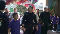 תנ״צ אייל ראון ליווה את בתו של השוטר המנוח חוסאם זגייר לכיתה א׳