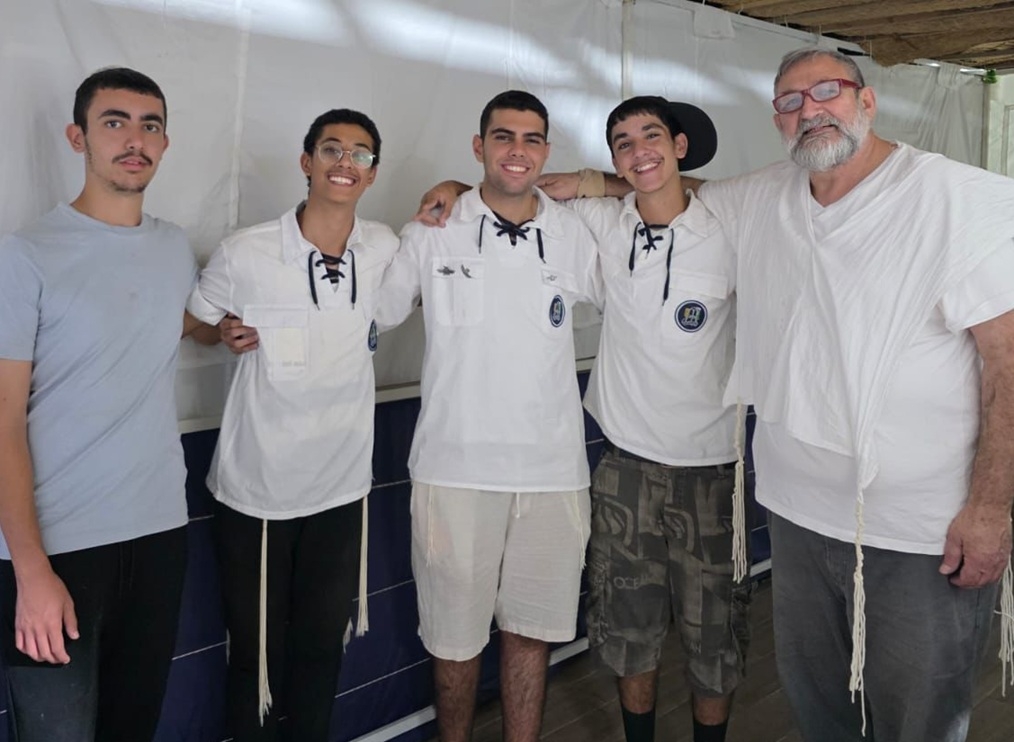 סוכות בצל 3 שנים למלחמה
