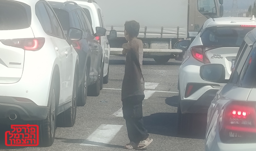 ילדים מקבצים נדבות תופעה מדאיגה בצמתים בצפון