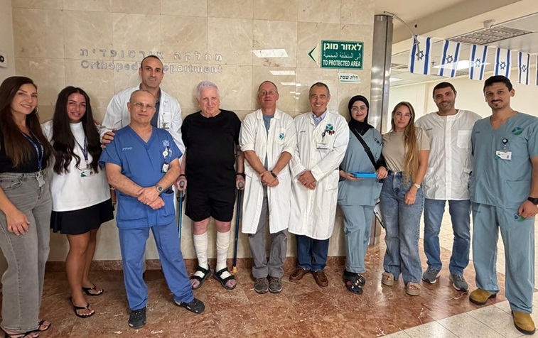 הניתוח שהחזיר בן 82 לעמוד על הרגליים